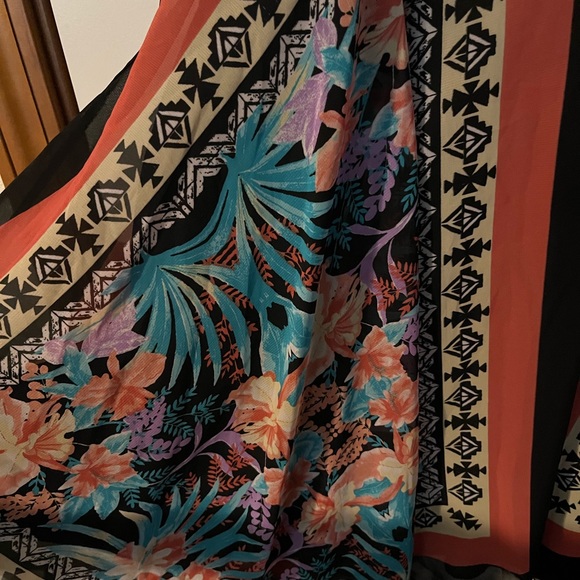26/28 Avenue Black & Tropical Floral Dress - Picture 5 of 5